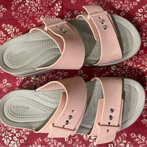 Crocs Women's Pink Sandals size 7